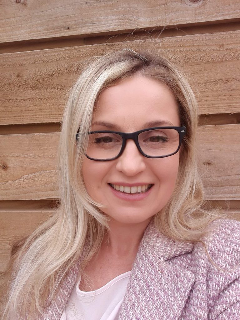 oksana - online business manager